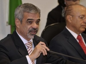 Relator do Conselho de Ética do Senado pede cassação do mandato de Demóstenes Torres senador humberto costa-pe